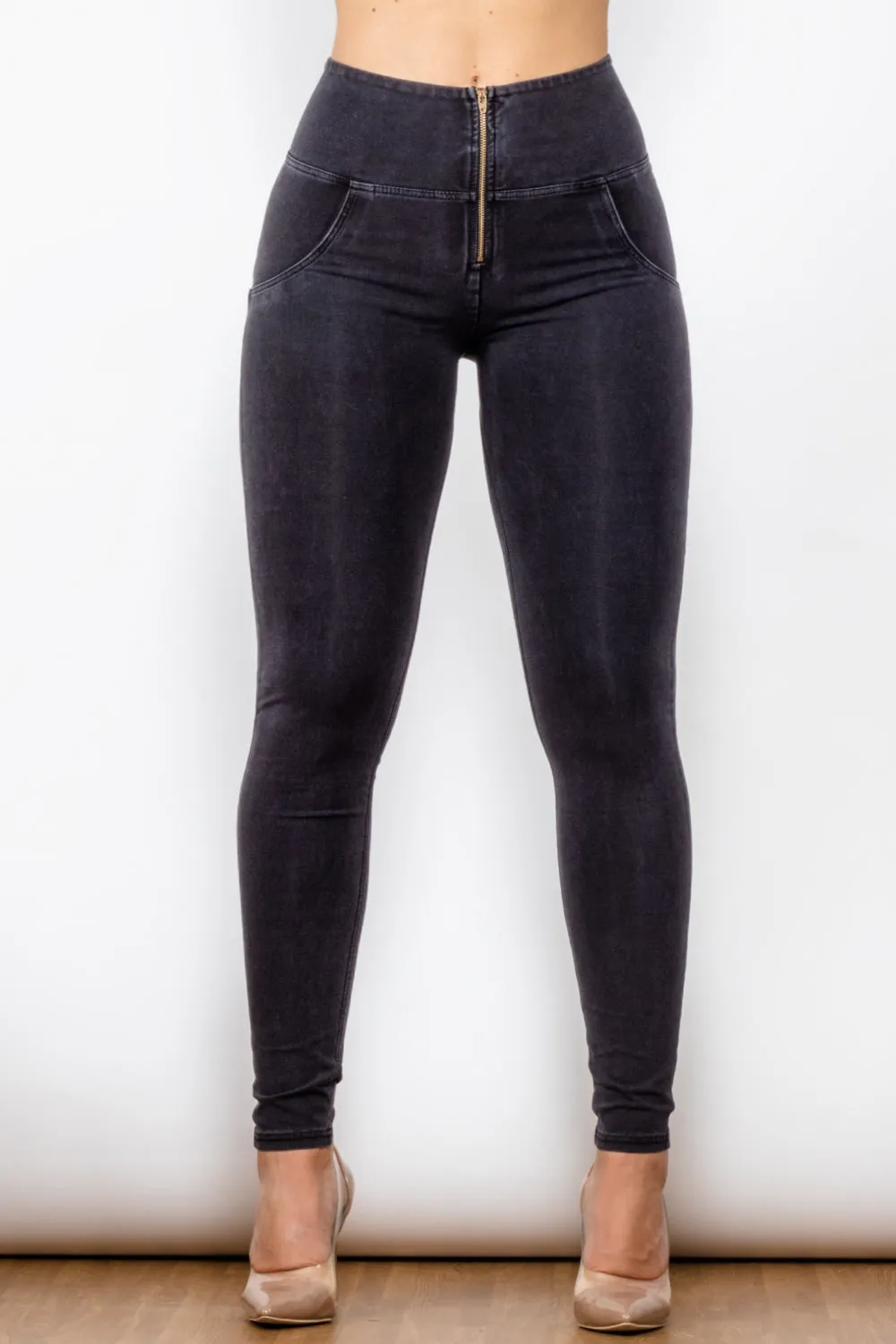 Dark Zip Closure Skinny Jeans