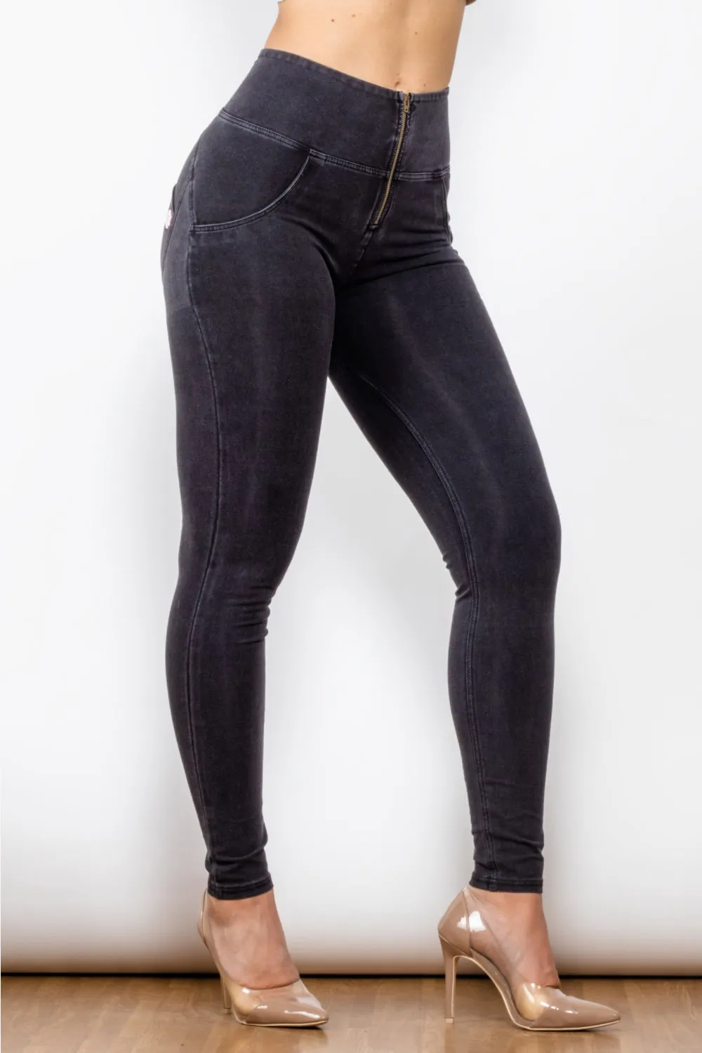 Dark Zip Closure Skinny Jeans