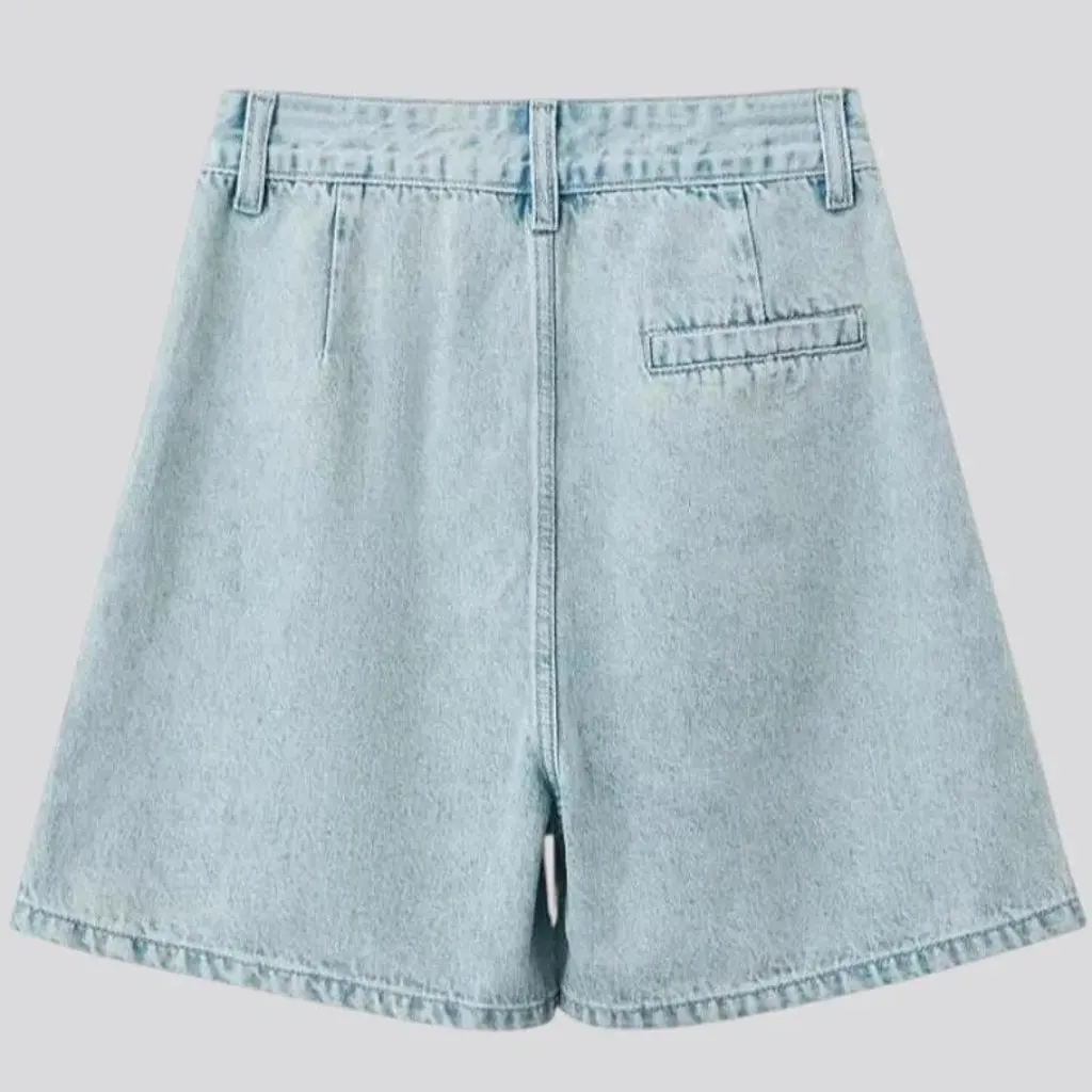 Pleated waistline light wash women's denim shorts