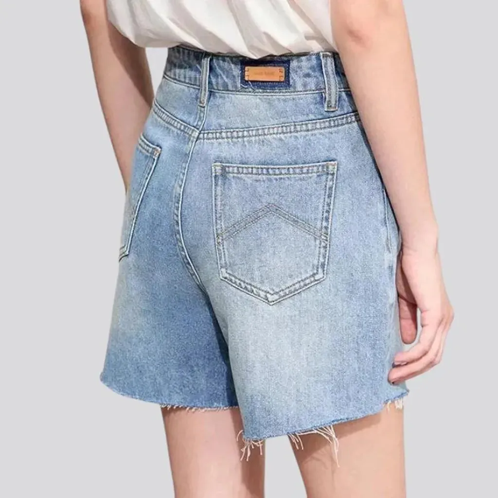 Whiskered women's jeans shorts